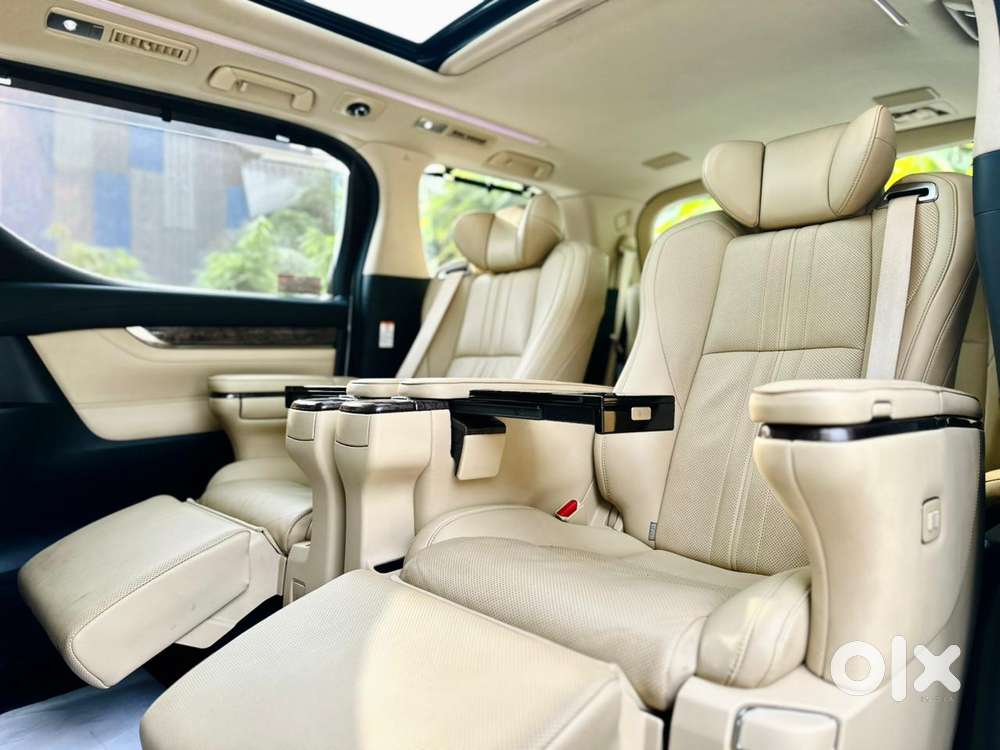 Toyota Vellfire 2.5 Executive Lounge, 2021, Petrol