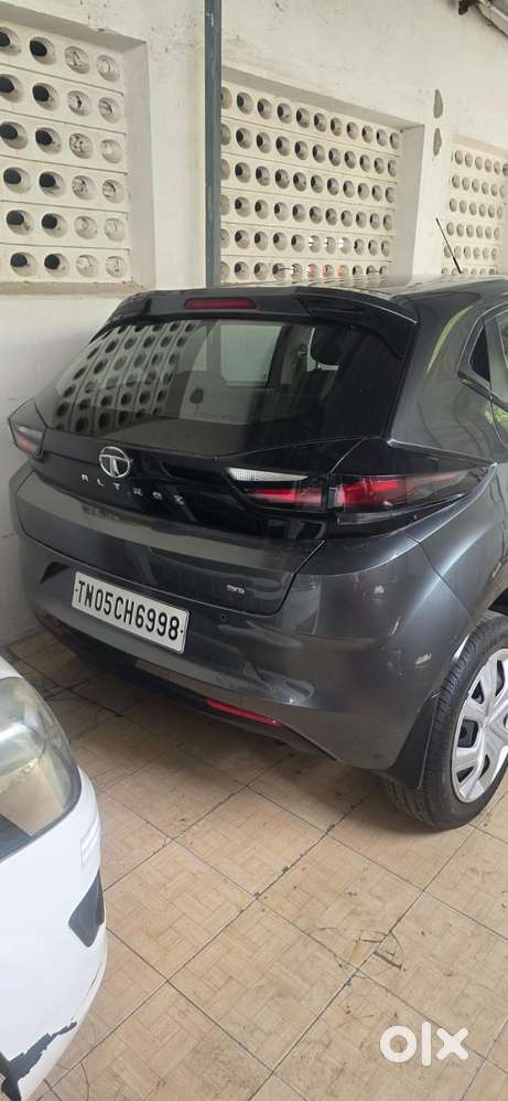 Tata Altroz, 2022, Petrol