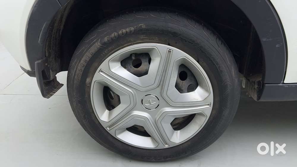 Tata Nexon 1.2 Revotron Xm (s), 2022, Petrol