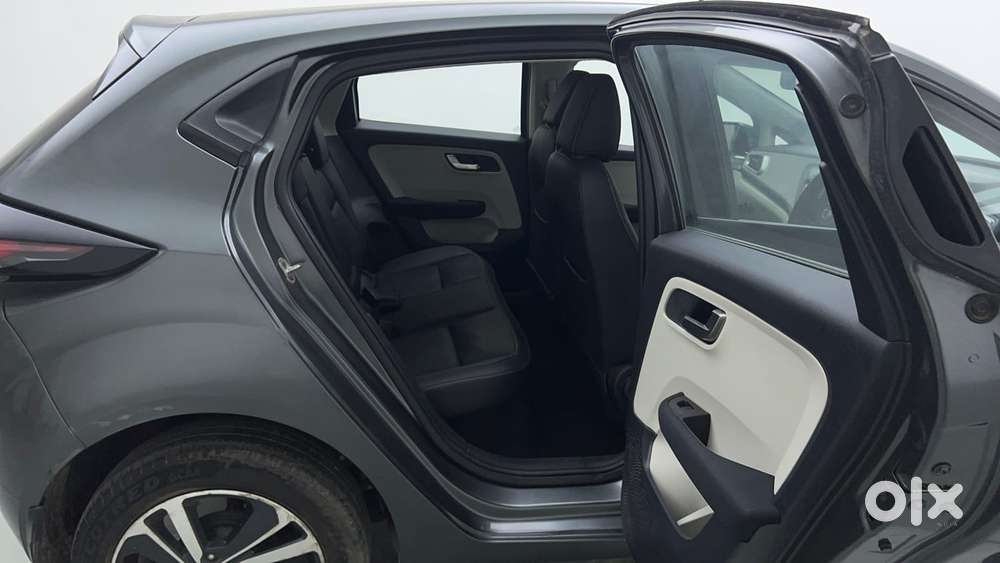 Tata Altroz 1.2 Xza Plus, 2023, Petrol