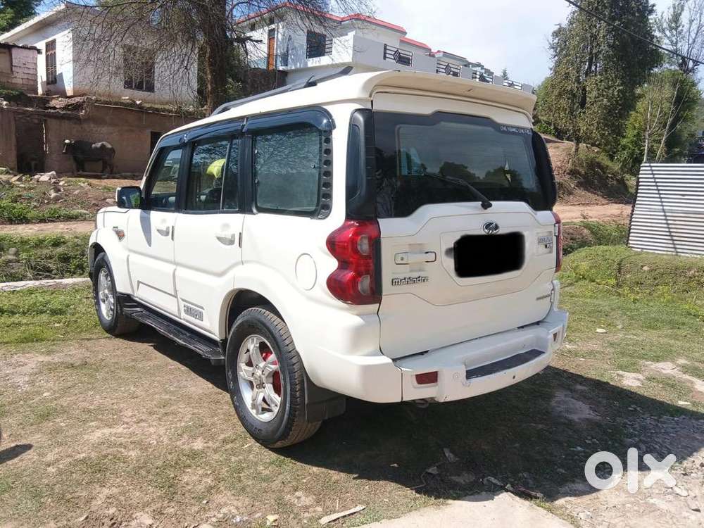 Mahindra Scorpio S10