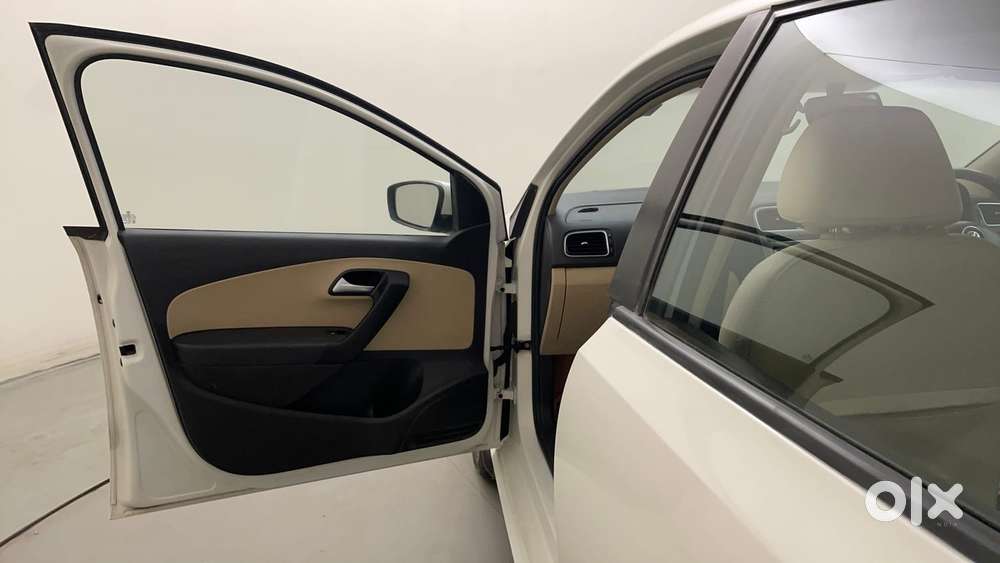 Volkswagen Polo Petrol Highline 1.2l, 2015, Petrol