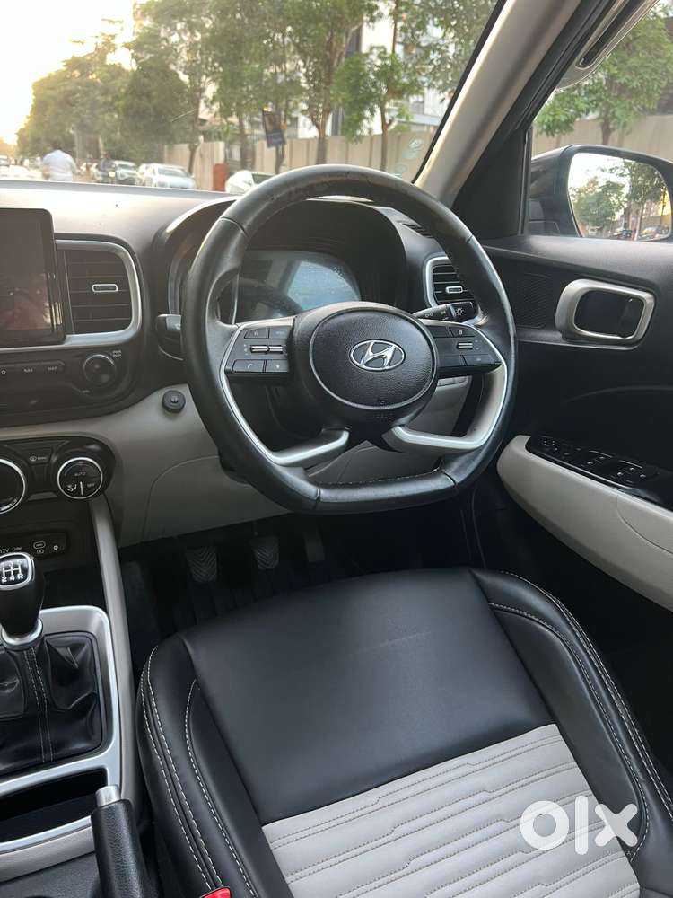 Hyundai Venue Sx Mt, 2024, Cng & Hybrids