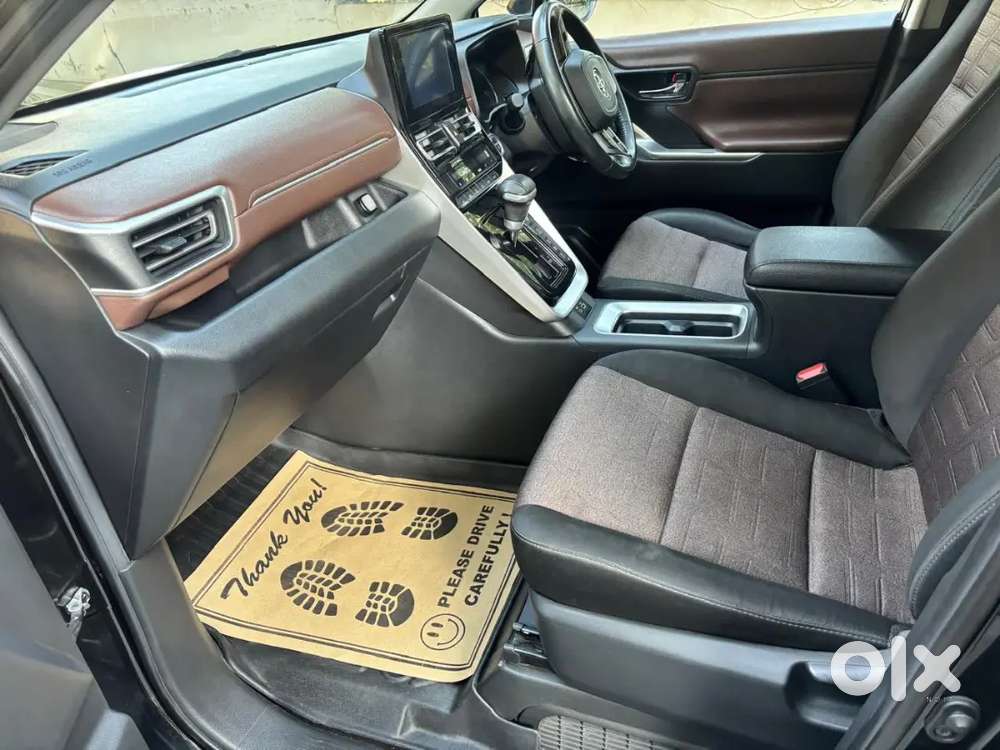 Toyota Innova Hycross 2023 Petrol Well Maintained