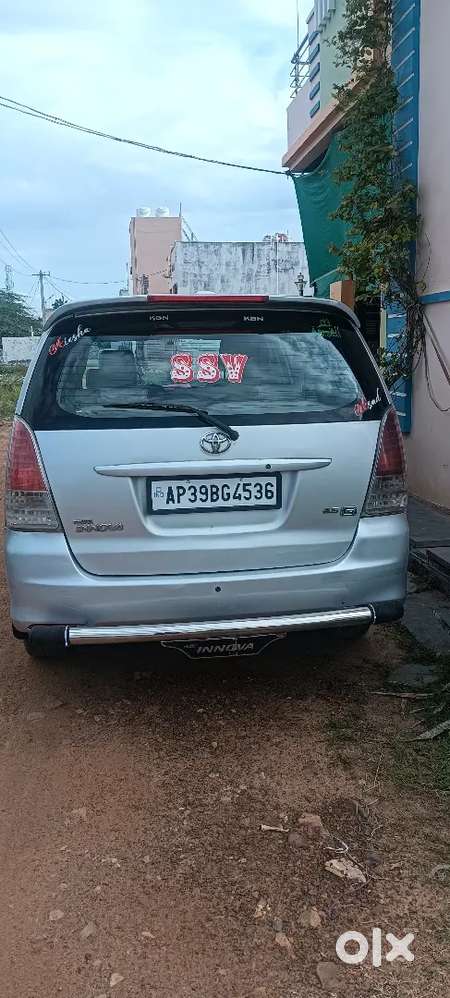 Toyota Innova 2011