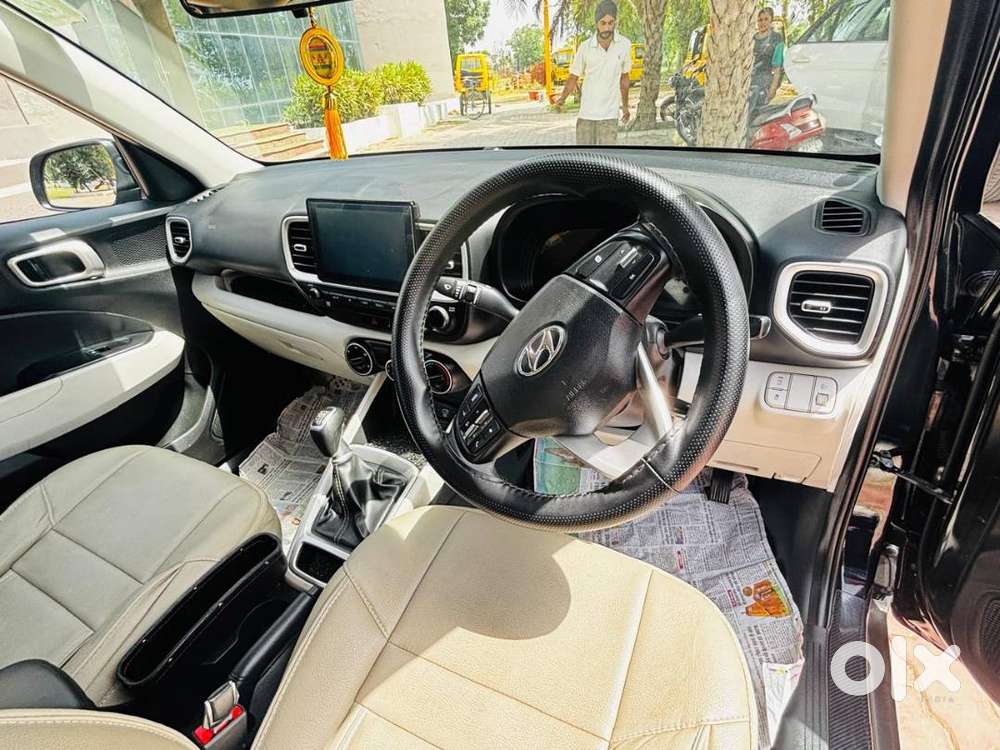 Showroom Condition, All Original, Diesel Hyundai Venue