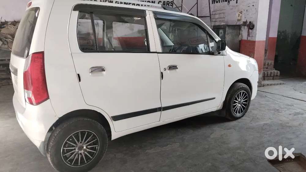 Wagonr R Cng With Alloy Wheel