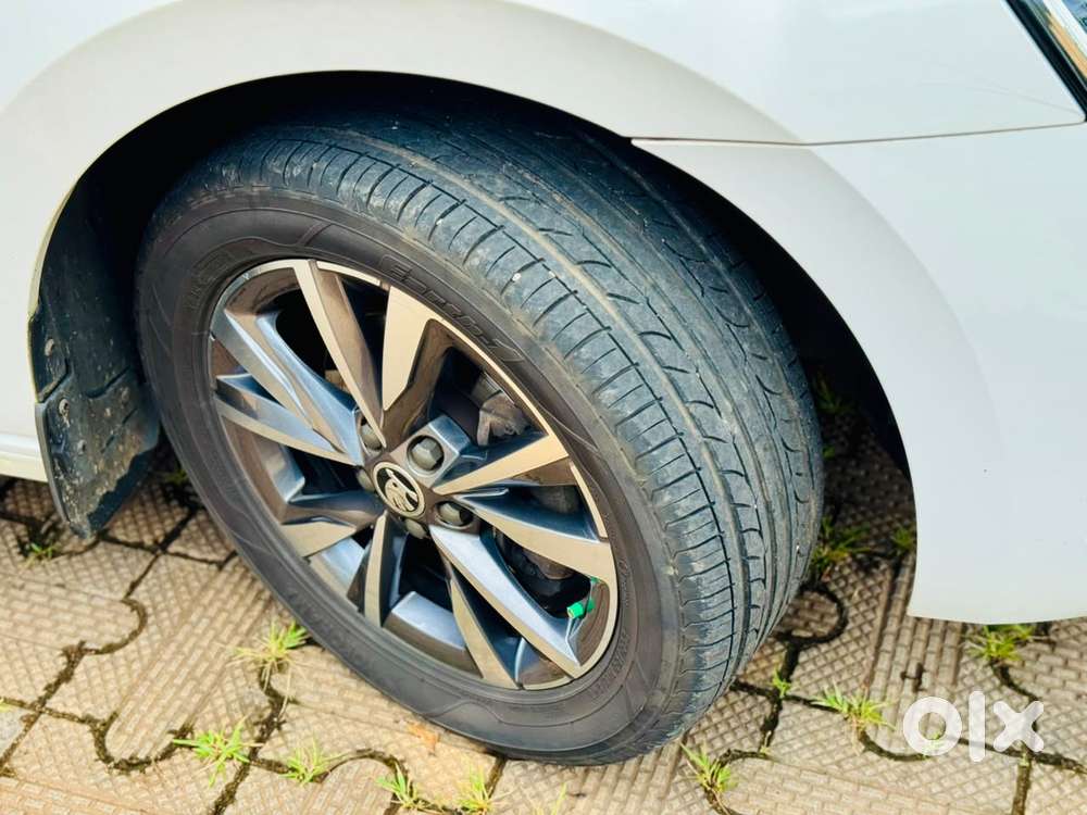Skoda Slavia 1.0 Tsi Style At, 2023, Petrol