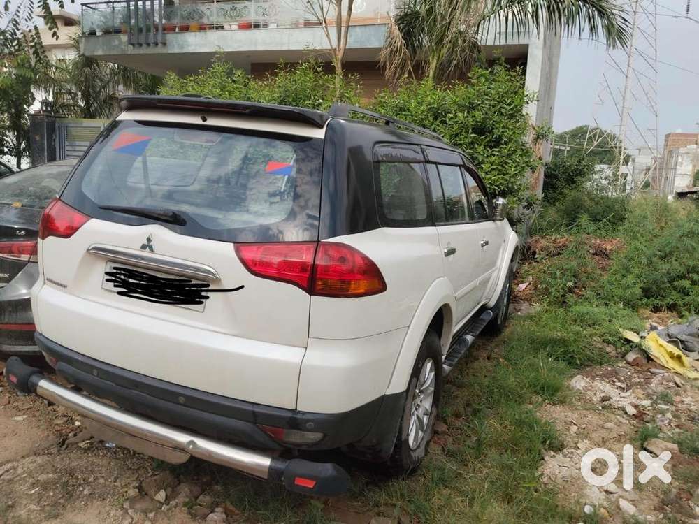 4x4 Manual Less Driven By Police Officer