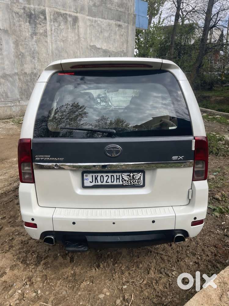 Tata Safari Storme 2015