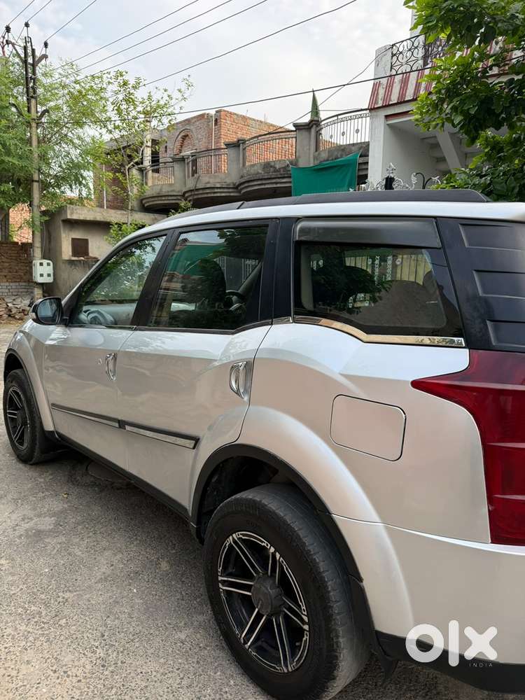 Mahindra Xuv500 Diesel 2013  Government Employee Car  Well Maintaine