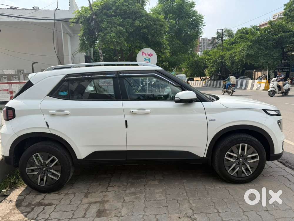 Hyundai Venue 2023 Petrol Unused 6343 Km Driven