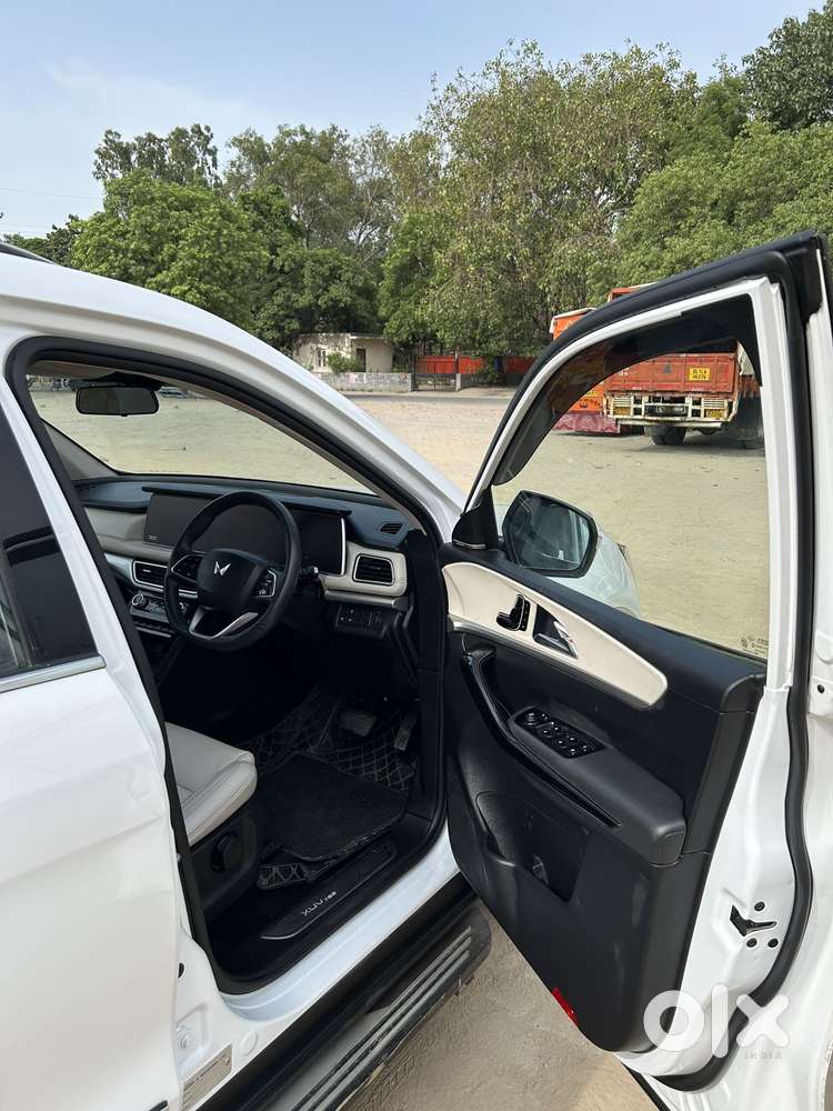Mahindra Xuv700 2.0 Ax 7 Petrol At Luxury Pack Str, 2023, Petrol