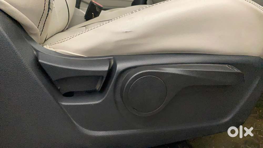 Mahindra Xuv300 W8, 2022, Petrol
