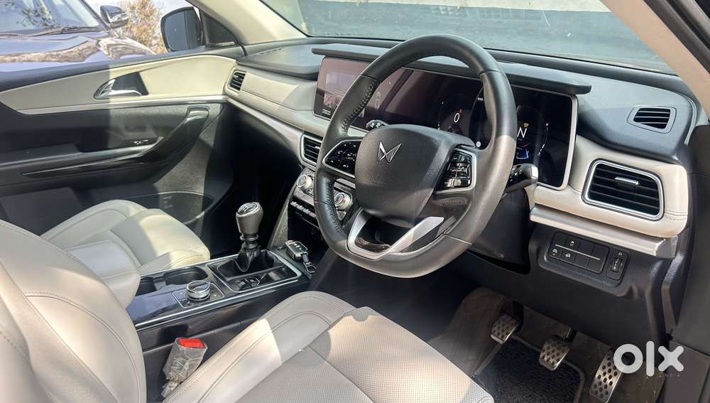 Mahindra Xuv700 2.2 Ax 7 Diesel Mt Luxury Pack Str, 2022, Diesel