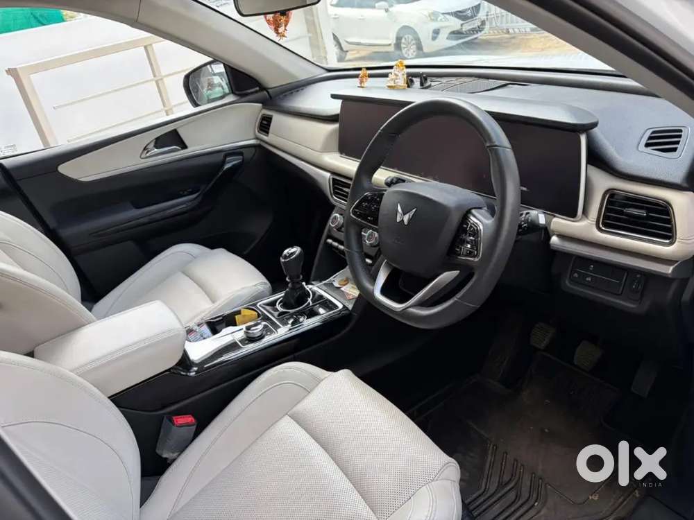 Mahindra Xuv700 Ax7 2025