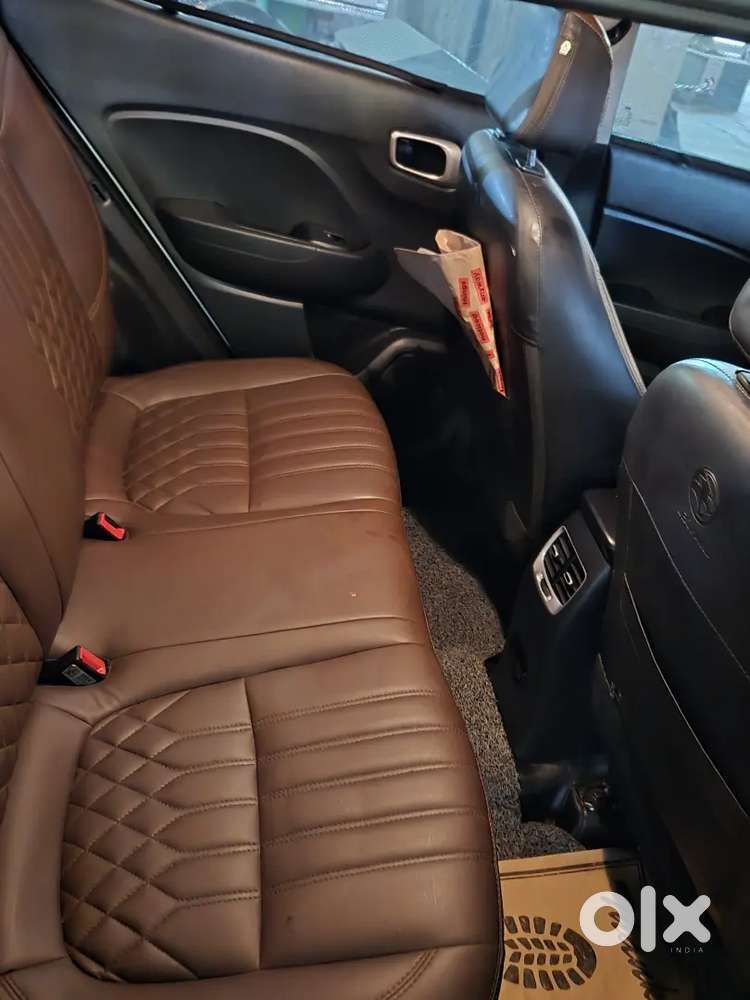 Well Maintained Venue S Petrol + Cng White Colour For Sale