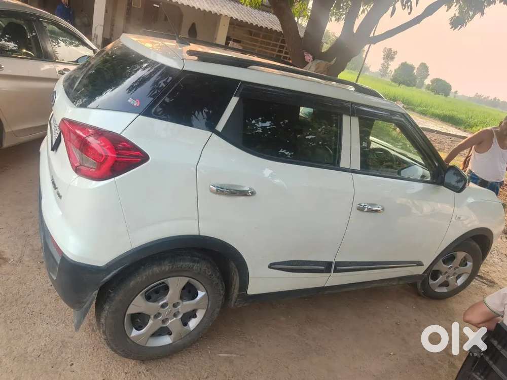 Mahindra Xuv3000 Pearl White