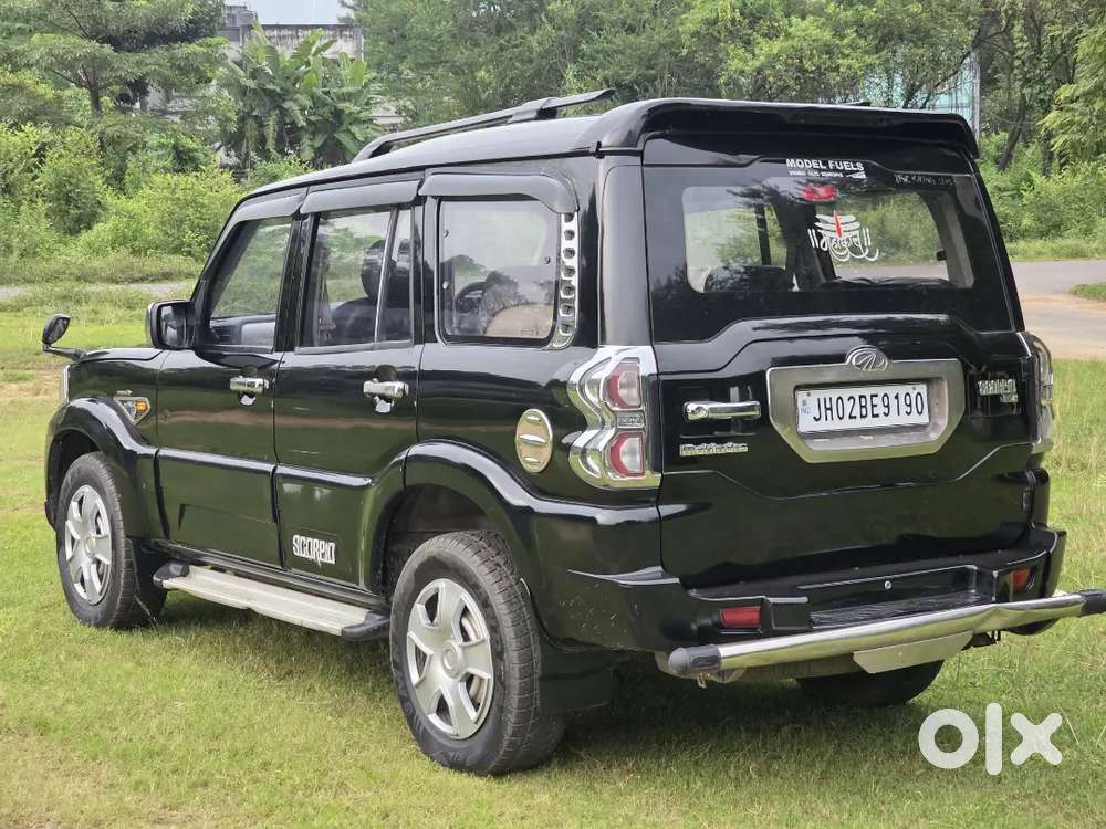 Mahindra Scorpio S4 2017