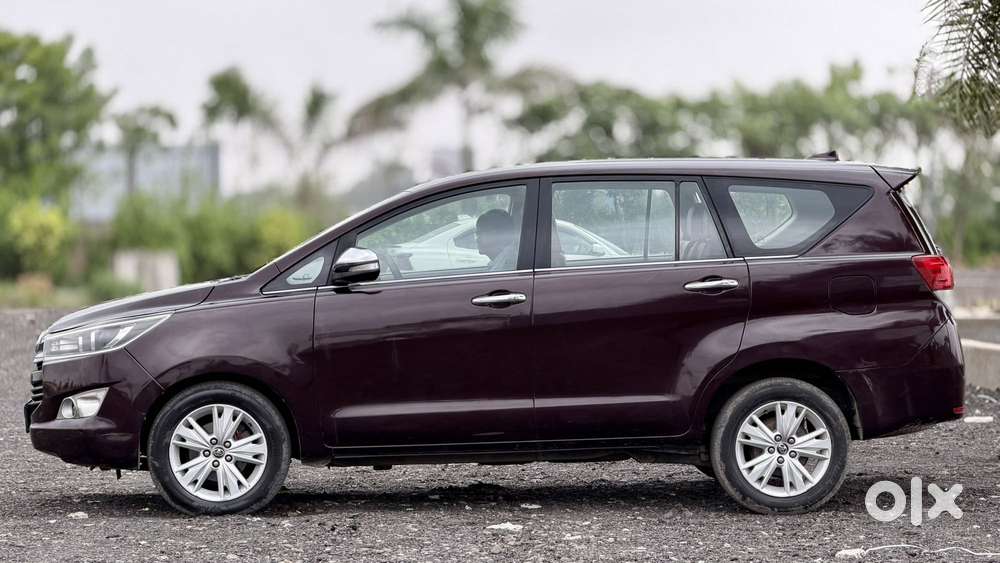 Toyota Innova Crysta 2.8 Zx At 7 Seater, 2016, Diesel
