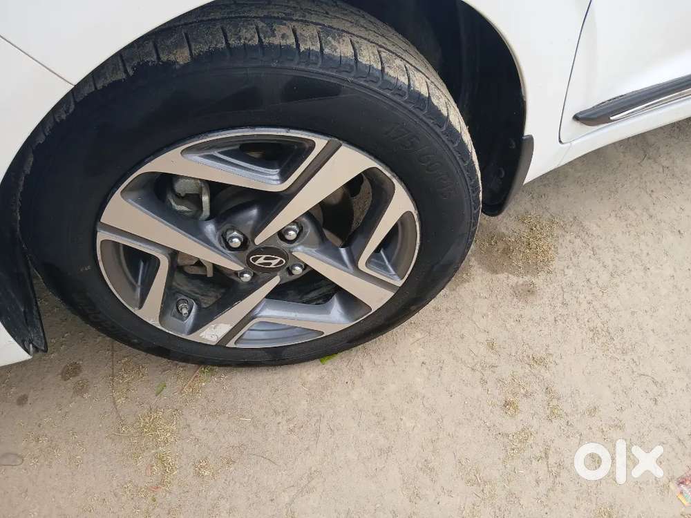 Hundai Aura Cng Top Model