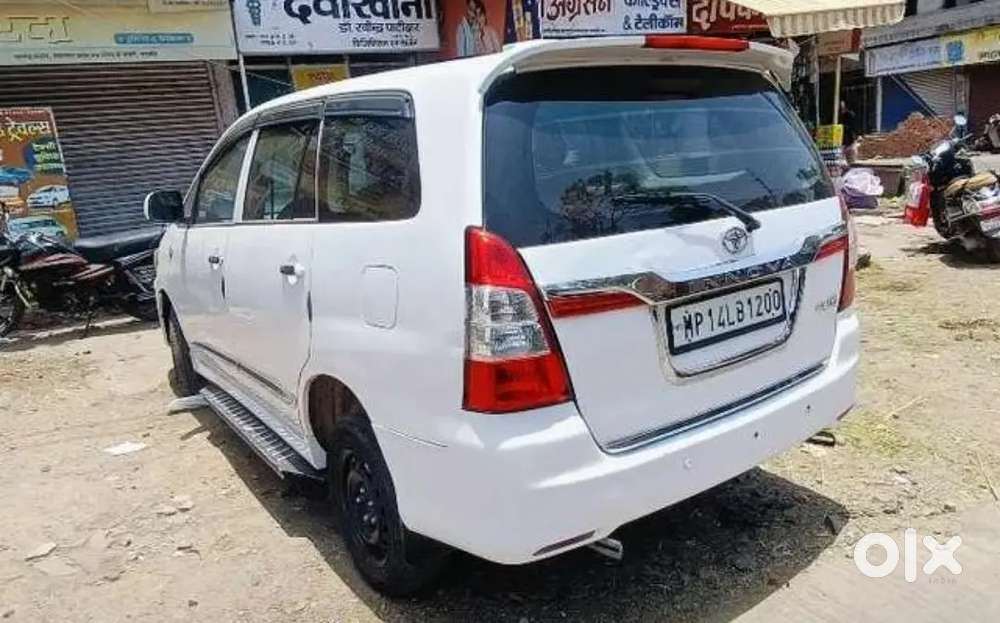 Toyota Innova 2014 Diesel 235000 Km Driven