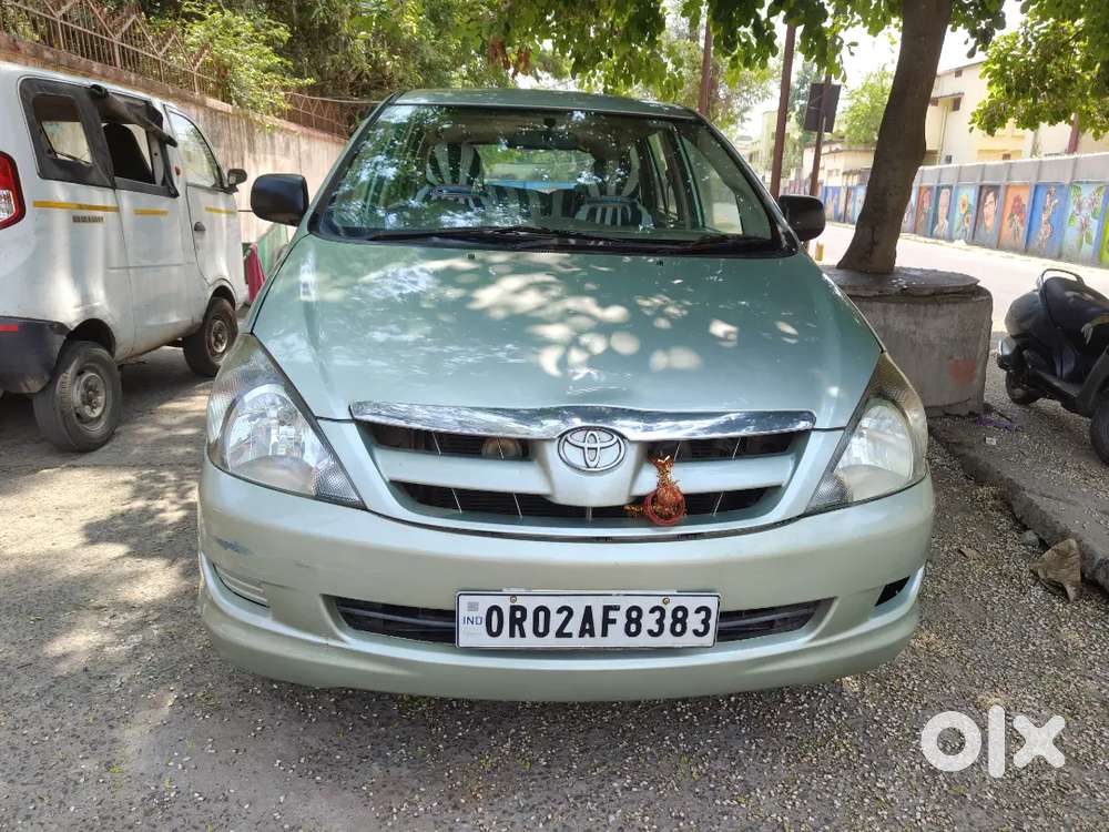 Toyota Innova 2005 Petrol Well Maintained