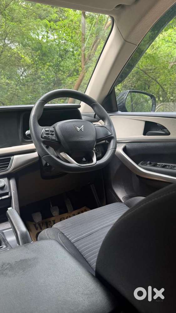 Mahindra Xuv700 2.0 Ax 3 Petrol Mt 5 Str, 2022, Petrol