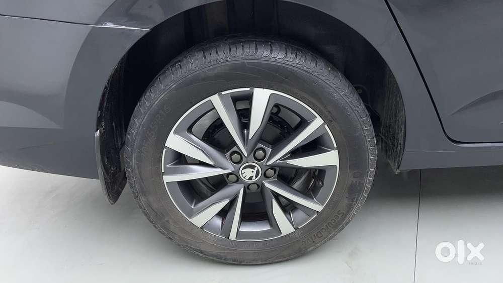 Skoda Slavia Style 1.0l Tsi At, 2023, Petrol
