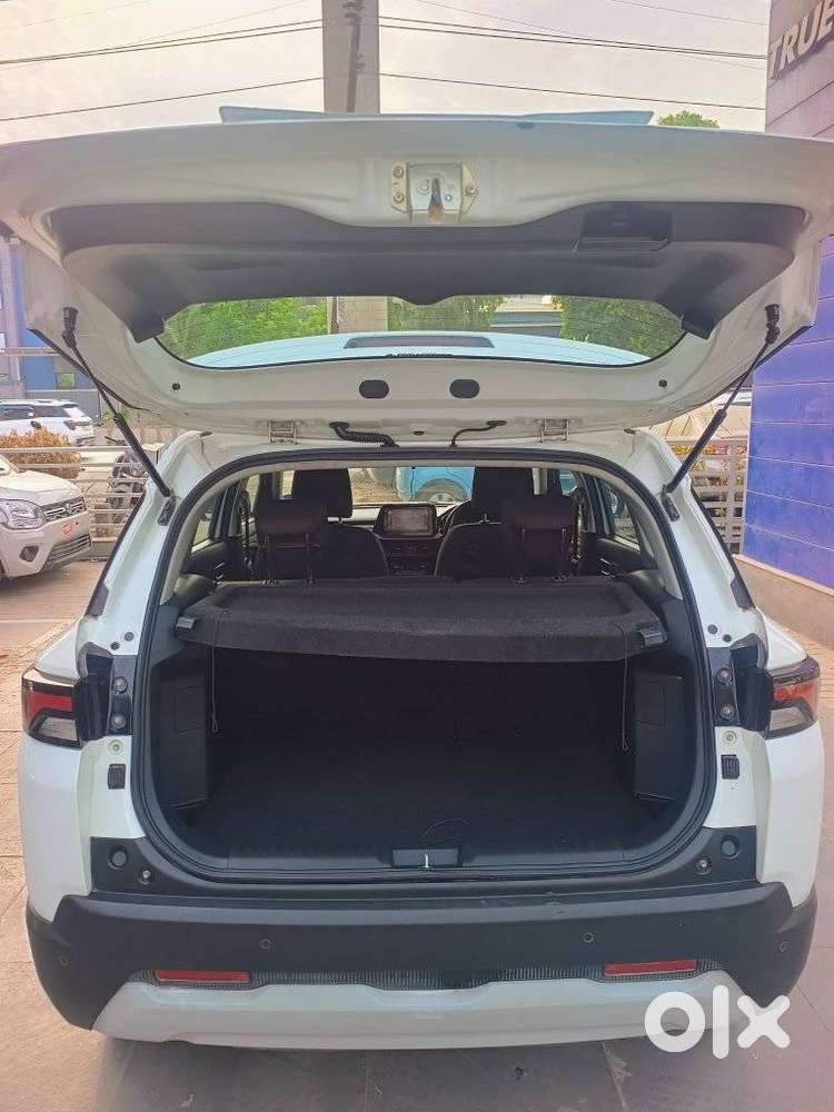 Maruti Suzuki Brezza 1.5 Zxi At Smart Hybrid, 2022, Petrol