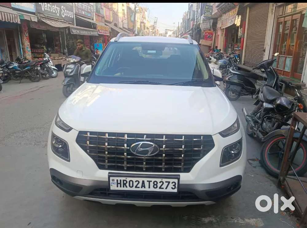 Venue Top Model Sunroof Good Condition