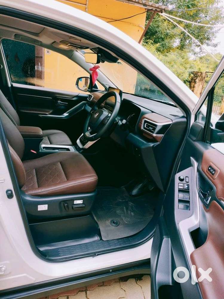 Toyota Innova Hycross 2.0 Zx (o) Hybrid 7 Str, 2024, Petrol
