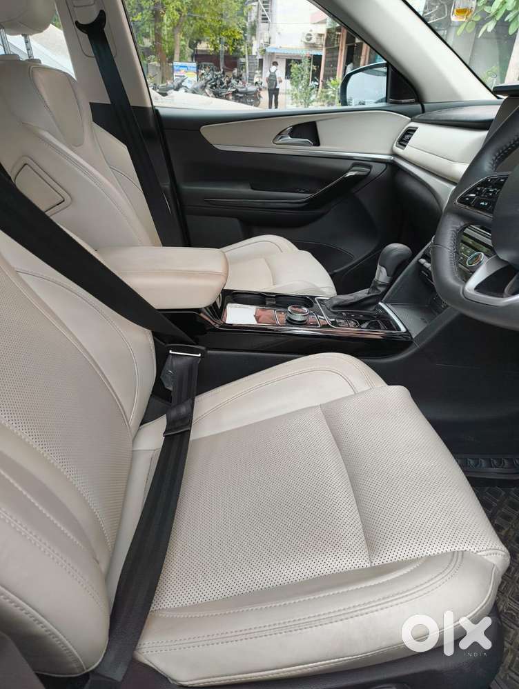 Mahindra Xuv700 2.0 Ax 7 Petrol At Luxury Pack Str, 2025, Petrol