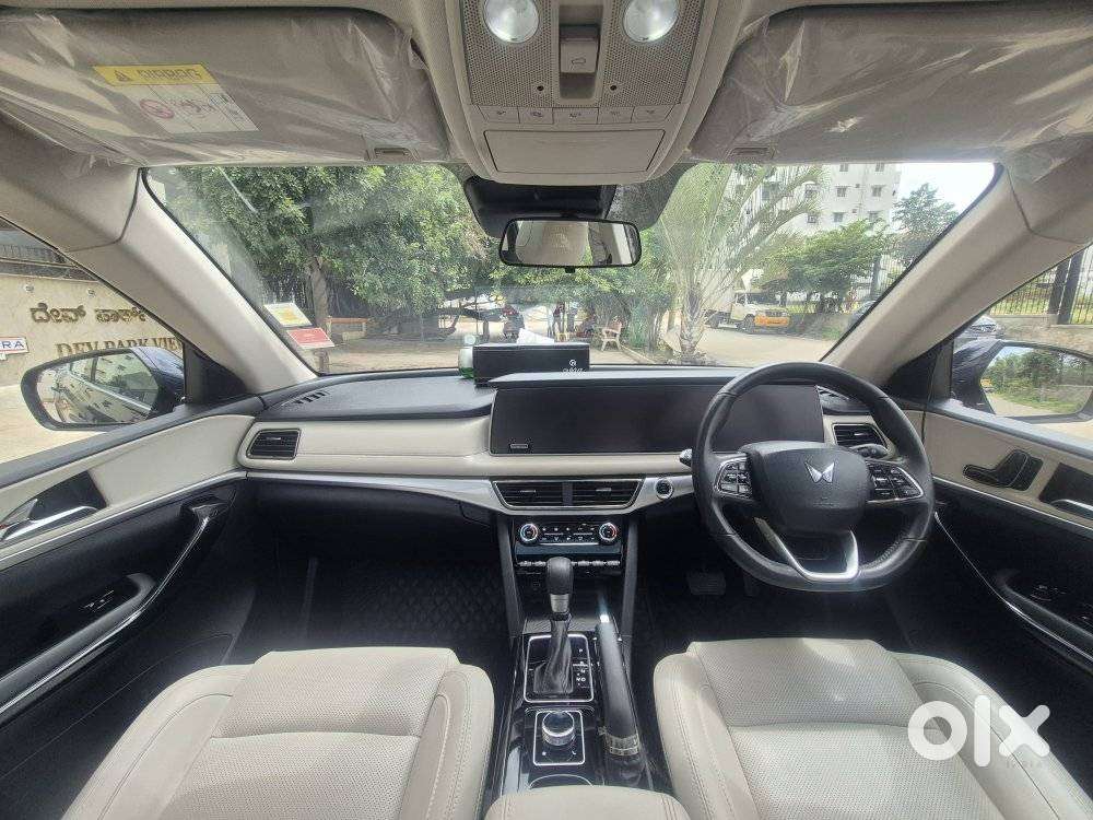 Mahindra Xuv700 2.0 Ax 7 Petrol At Str, 2024, Petrol