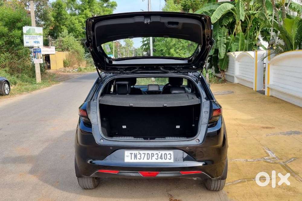 Tata Altroz 1.2 Xza Plus Dark Edition Dct, 2022, Petrol