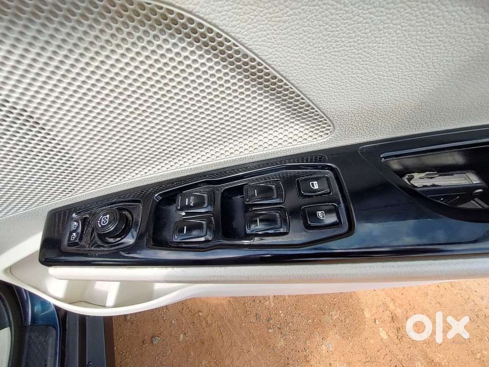 Mahindra Xuv 3xo Ax7l 1.2 Petrol At (pg), 2024, Petrol