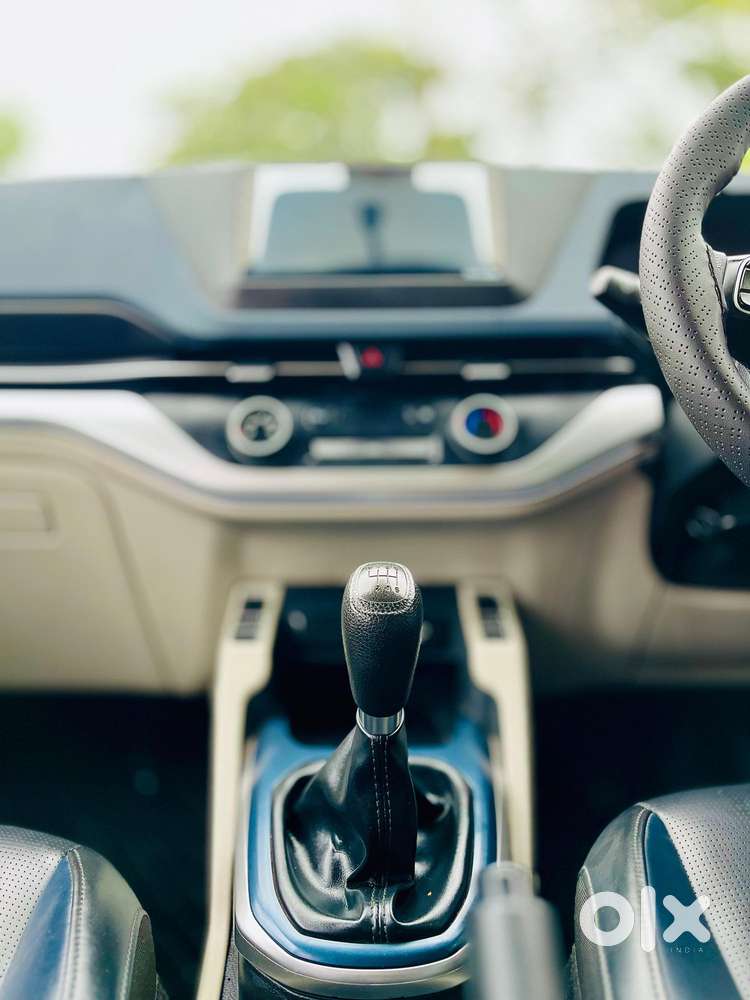 Kia Carens 1.5 Premium 7 Str, 2022, Petrol
