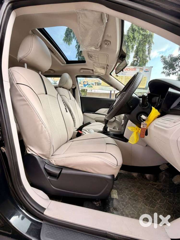 Mahindra Xuv300 W6, 2023, Petrol