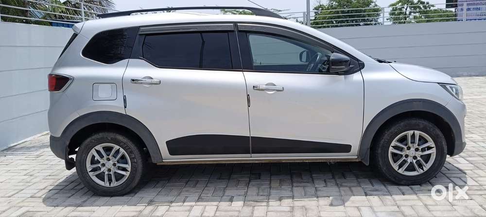 Renault Triber Rxt, 2023, Petrol
