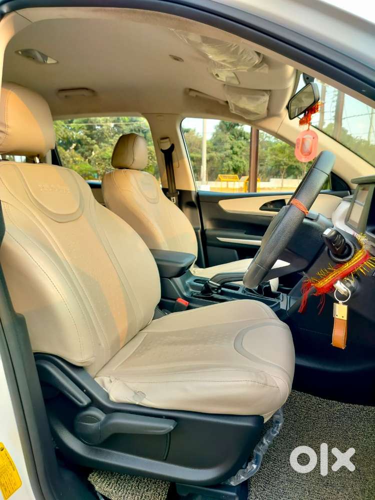 Mahindra Xuv700 2.2 Mx Diesel Mt 5 Str, 2024, Diesel