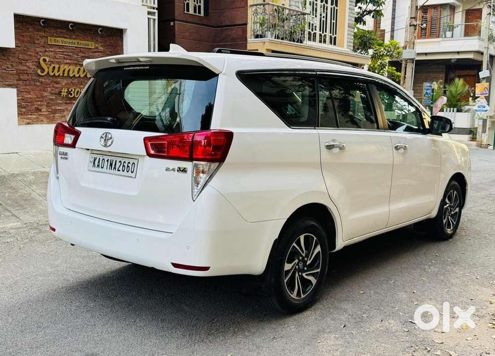 Toyota Innova Crysta 2.4 V 7 STR, 2023, Diesel