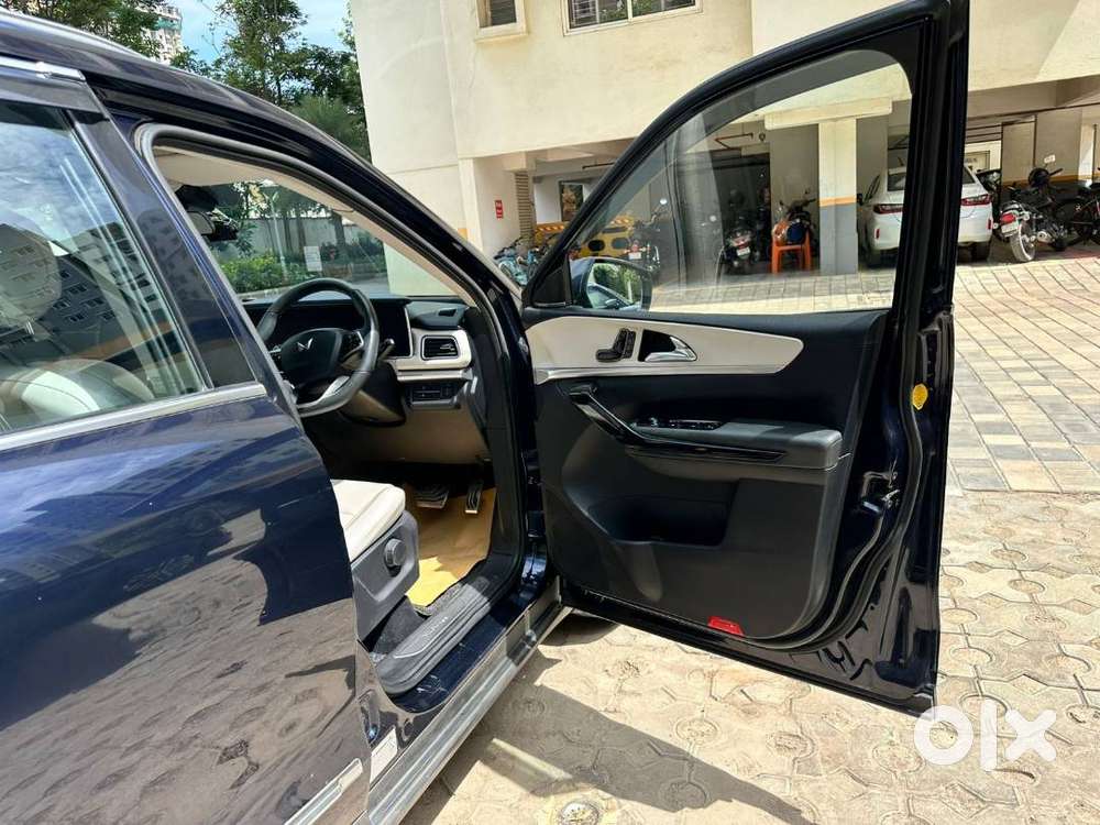 2022 Mahindra Xuv700 Ax7l Diesel  Top Variant  First Owner  Deepblu