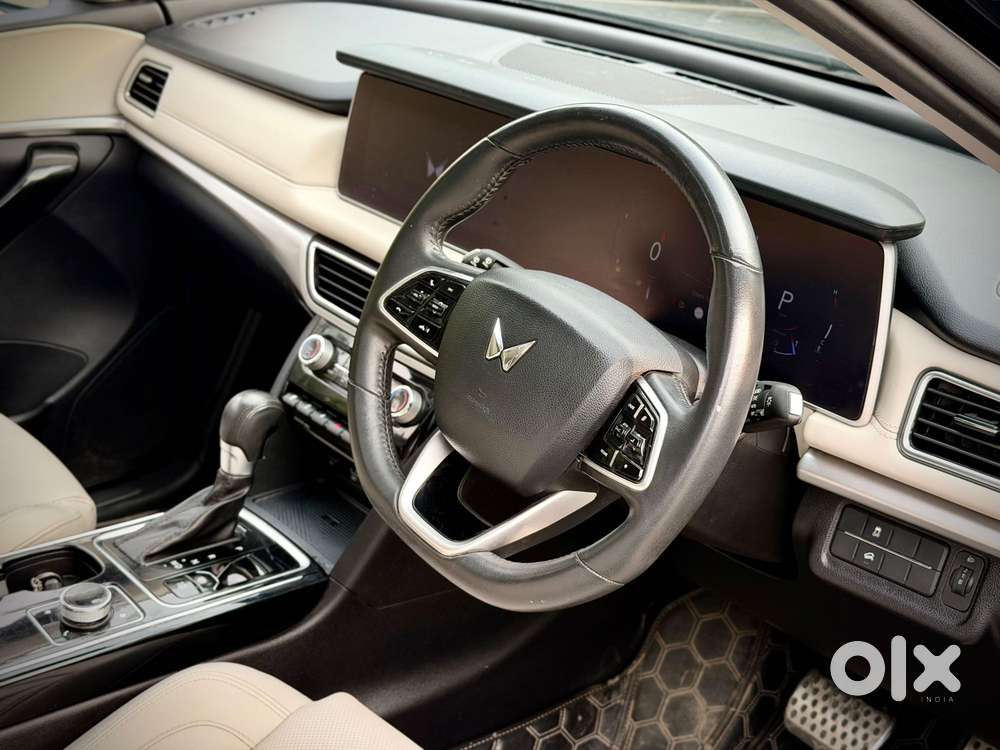 Mahindra Xuv700 2.0 Ax 7 Petrol At Luxury Pack Str, 2022, Petrol