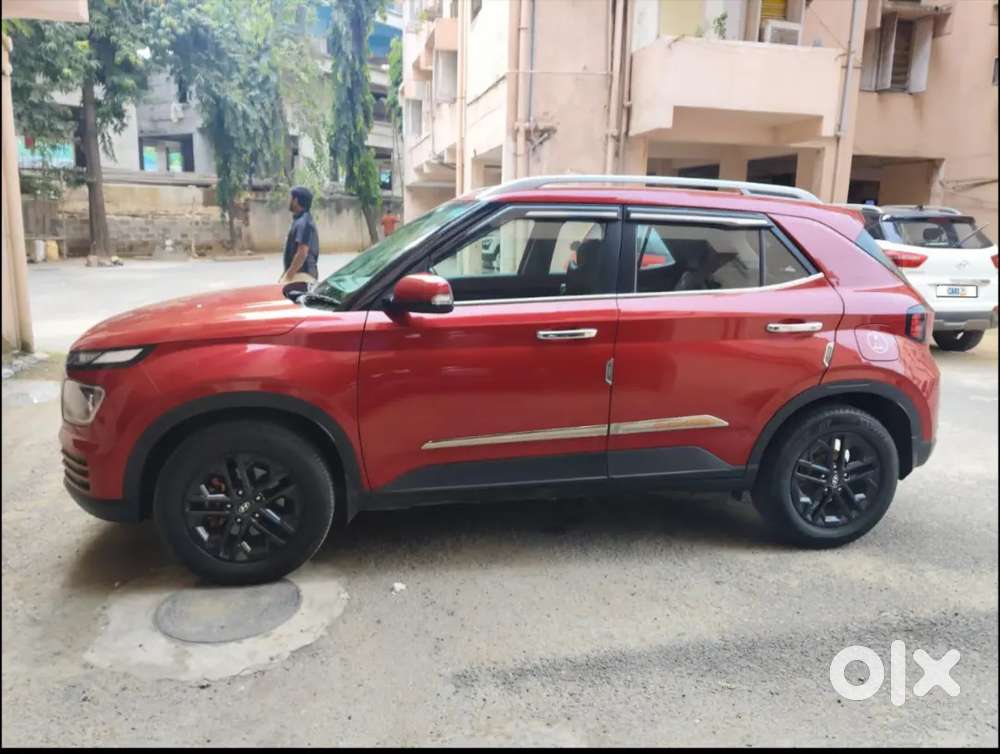 Hyundai Venue 2022 Petrol 61500 Km Driven