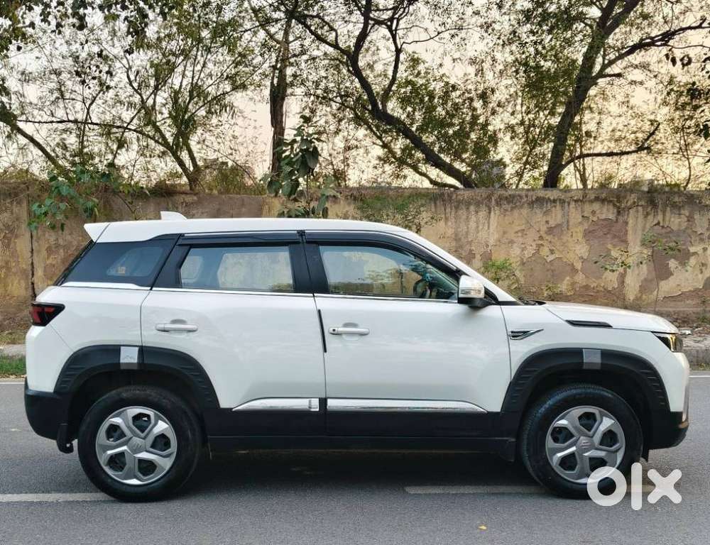 Maruti Suzuki Brezza 1.5 Lxi Smart Hybrid, 2025, Petrol