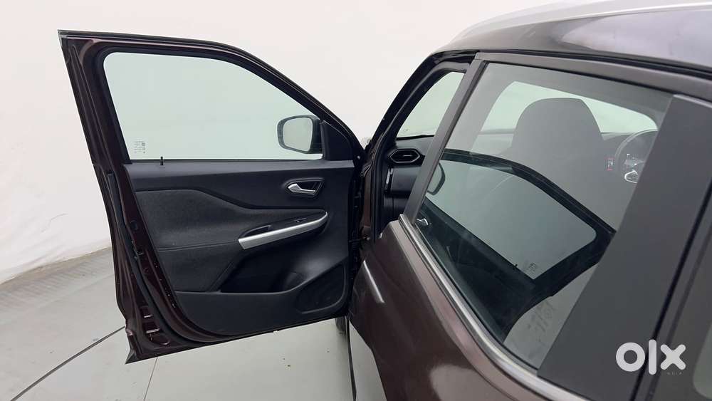 Nissan Magnite 1.0 Xv Premium, 2021, Petrol