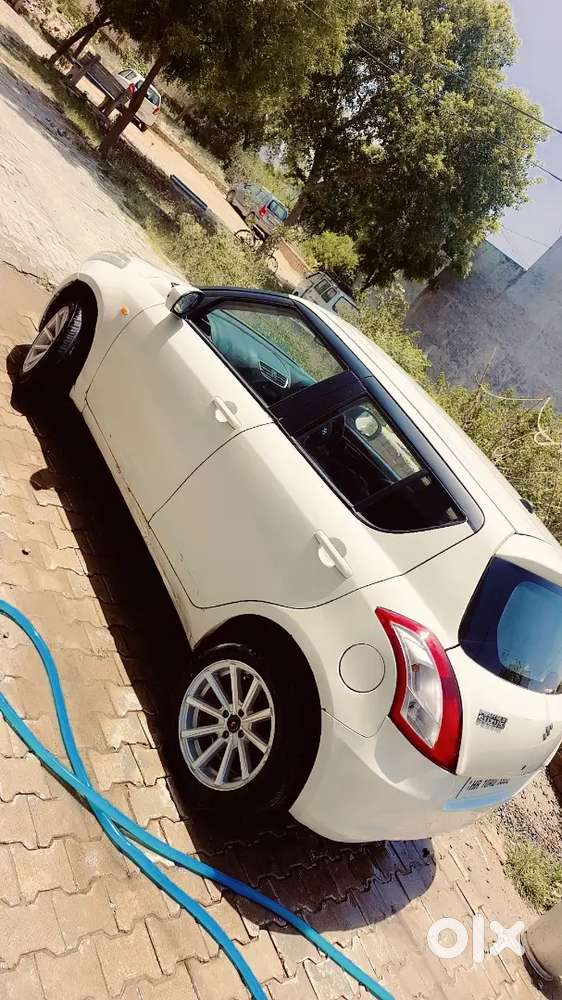 Maruti Suzuki Swift 2017 Cng & Hybrids 115000 Km Driven