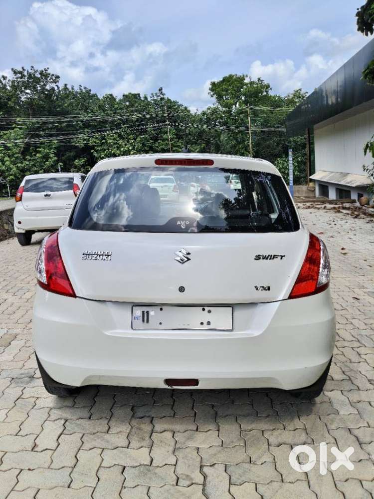 Maruti Suzuki Swift Vxi Optional, 2016, Petrol