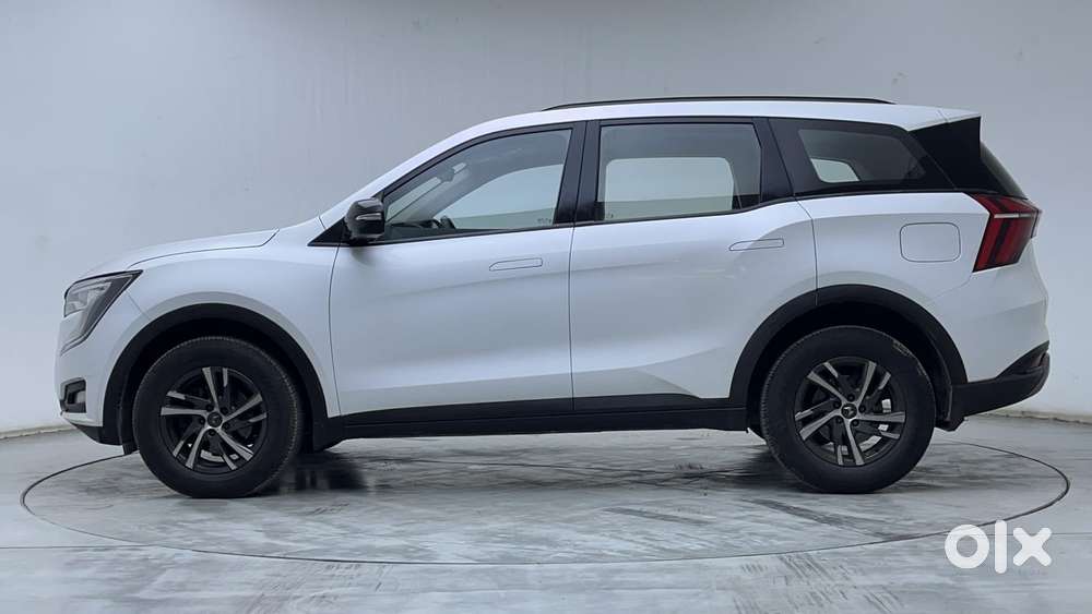 Mahindra Xuv700 2.0 Ax 5 Petrol At Str, 2021, Petrol