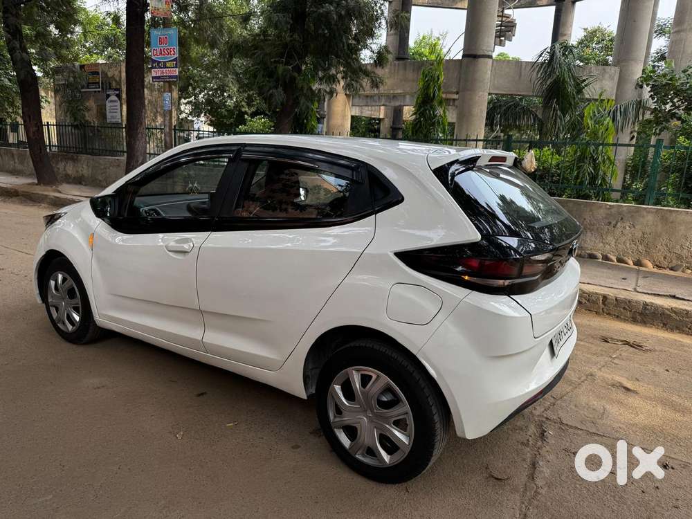 Tata Altroz 1.2 Xm Plus, 2023, Petrol
